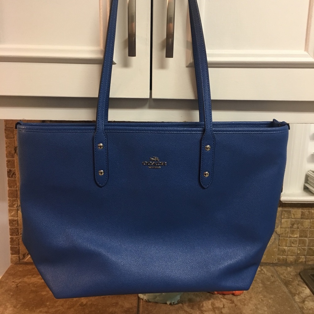 Authentic blue Coach crossgrain city zip tote!